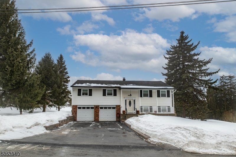 WOW! COMPLETELY REMODELED BI-LEVEL ON A FLAT CORNER LOT WITH NATURAL GAS AND PUBLIC WATER. THIS HOME BOASTS 3 BRS, 3 FULL BATHS, GLEAMING HARDWOOD FLOORS THROUGH OUT THE SECOND FLOOR! THE EAT IN KITCHEN WAS JUST FINISHED WITH GRANITE COUNTER TOPS AND STAINLESS STEEL APPLIANCES.  NICE NEIGHBORHOOD! CLOSE PROXIMITY TO MOUNTAIN CREEK SKI RESORT, AND CRYSTAL SPRINGS GOLF RESORT.