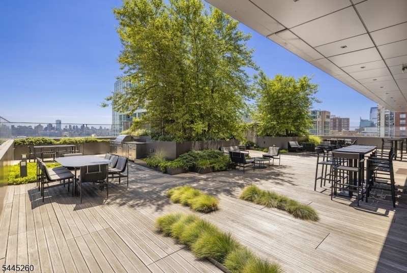 Park & Shore Apartments - Residential