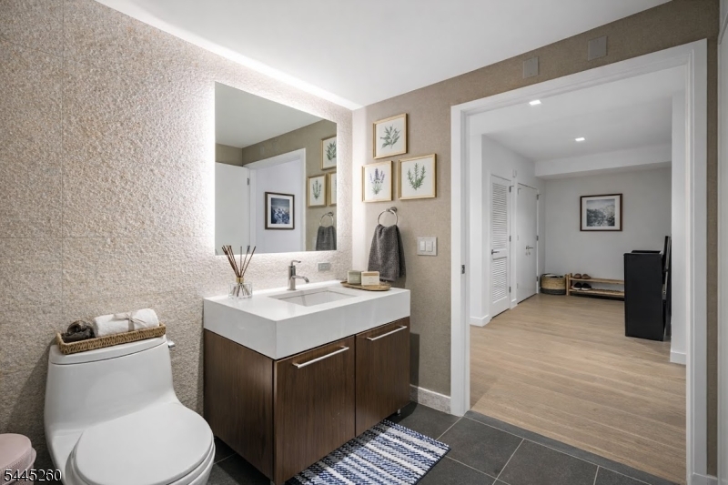 Park & Shore Apartments - Residential