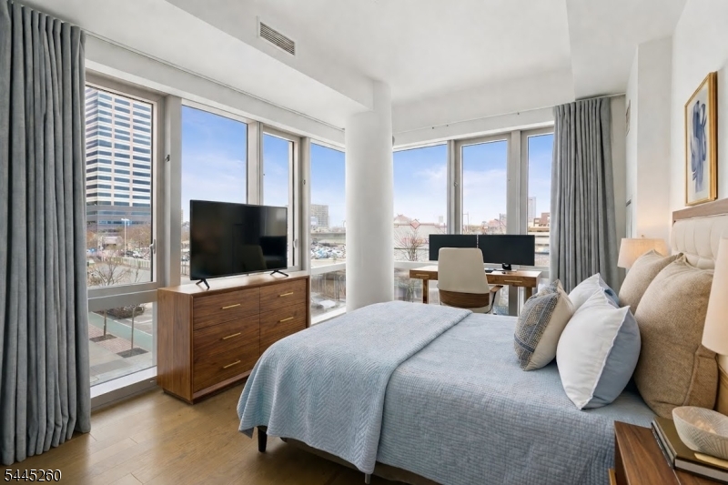Park & Shore Apartments - Residential