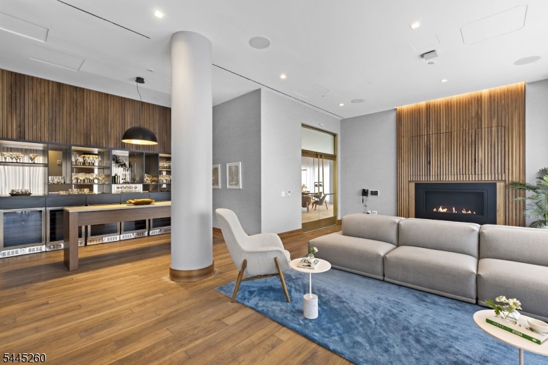 Park & Shore Apartments - Residential