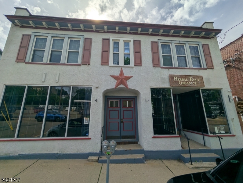 Great Location for Retail Opportunities. 1328 Sq Ft