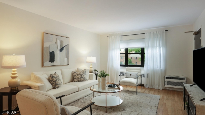 WYCHWOOD GARDENS - Residential
