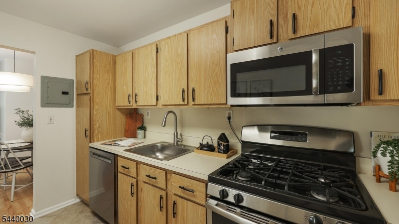 WYCHWOOD GARDENS - Residential