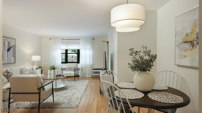 WYCHWOOD GARDENS - Residential
