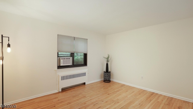WYCHWOOD GARDENS - Residential