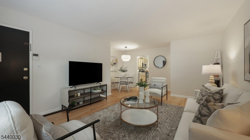 WYCHWOOD GARDENS - Residential