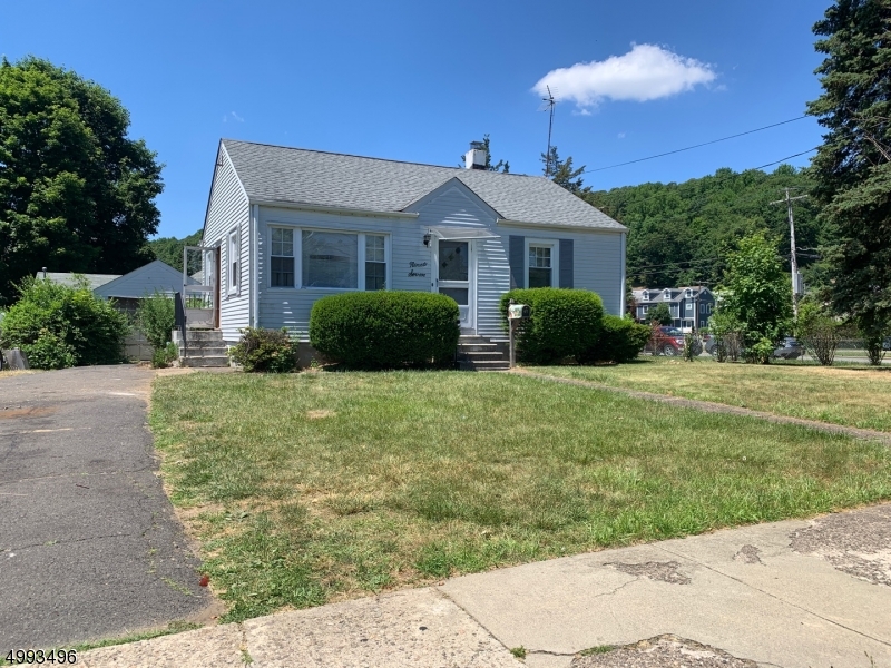Large corner lot conveniently located near mass transit and major roadways. 3 bedrooms, 1 bath. Spacious. Large basement. Second driveway accessible from side street. Bring your imagination... Lots of potential