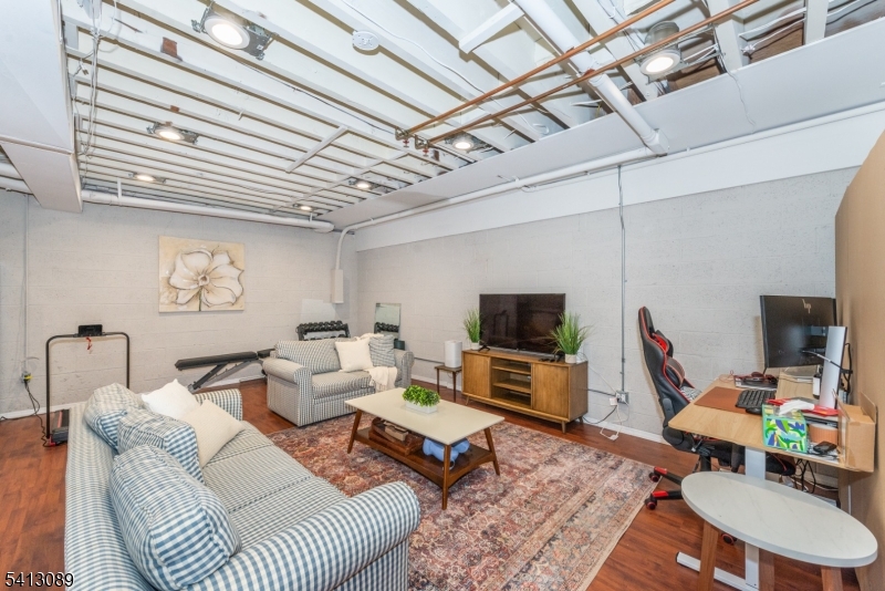 Murray Hill Square - Residential