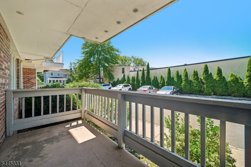 Millburn Manor - Residential