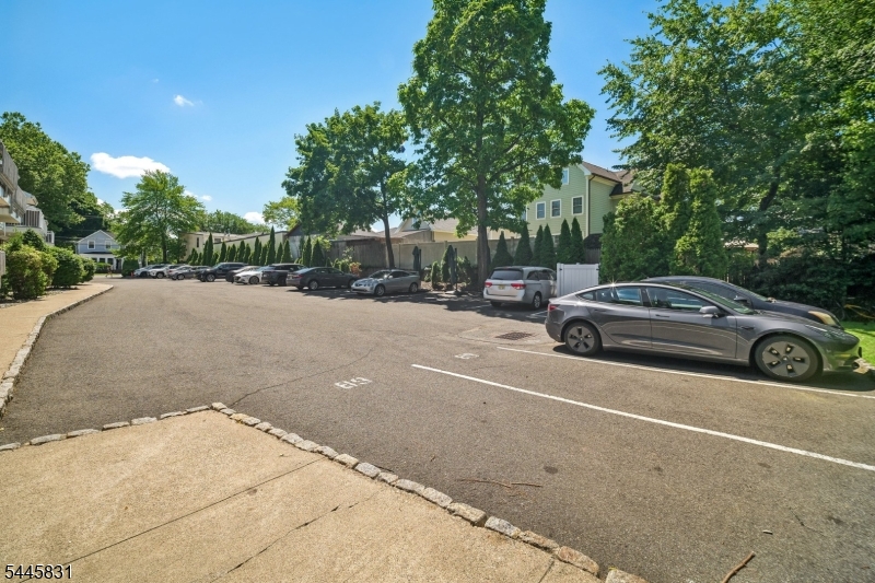 Millburn Manor - Residential