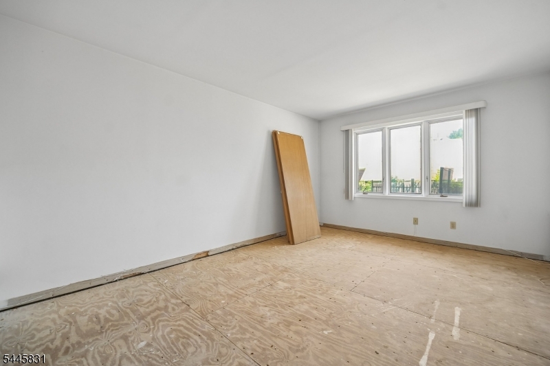 Millburn Manor - Residential
