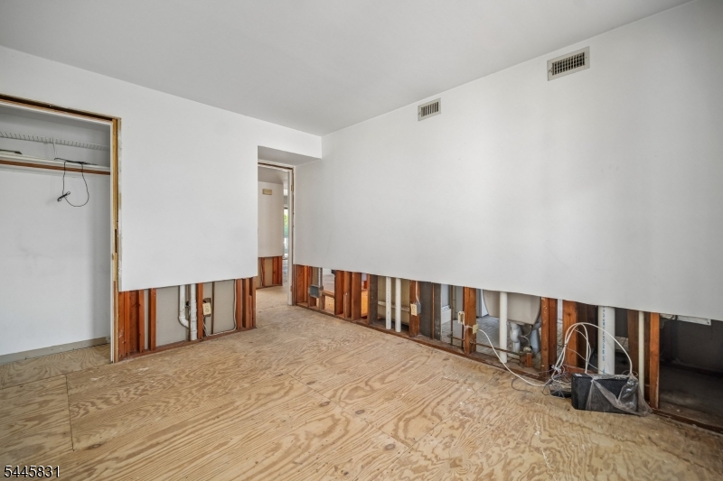 Millburn Manor - Residential
