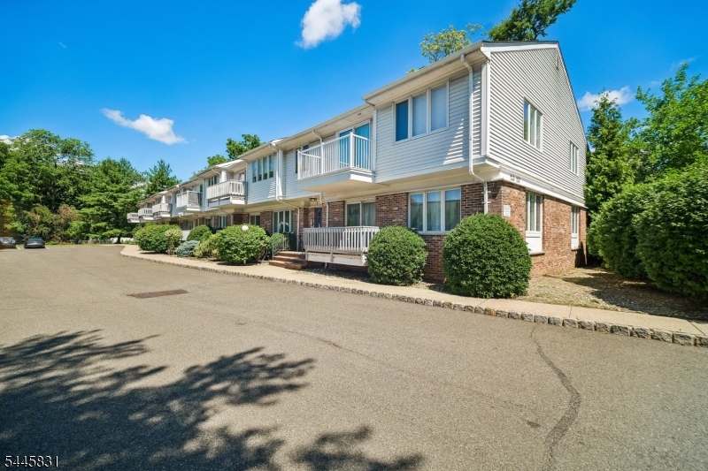 Millburn Manor - Residential