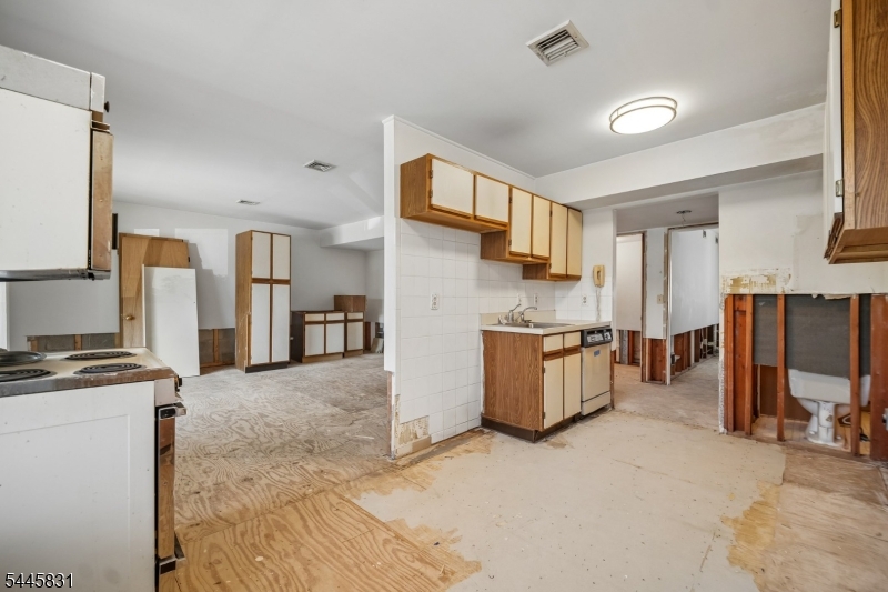 Millburn Manor - Residential