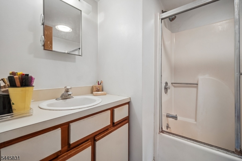 Millburn Manor - Residential