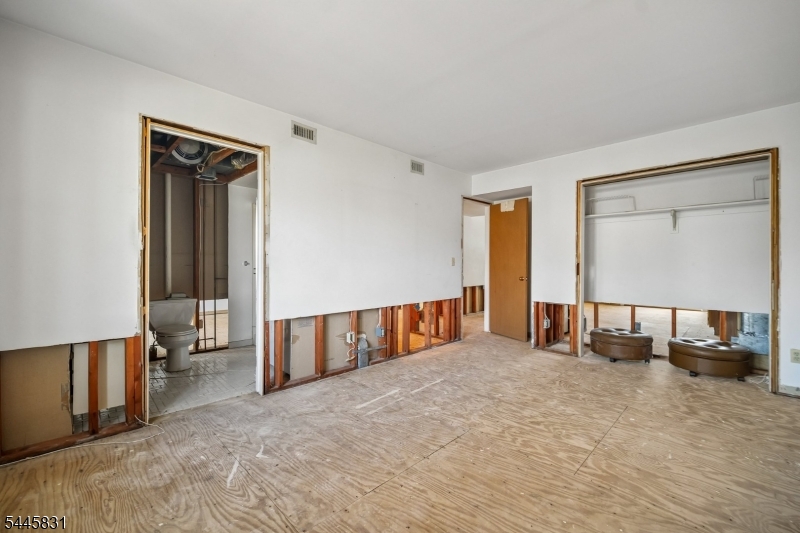 Millburn Manor - Residential