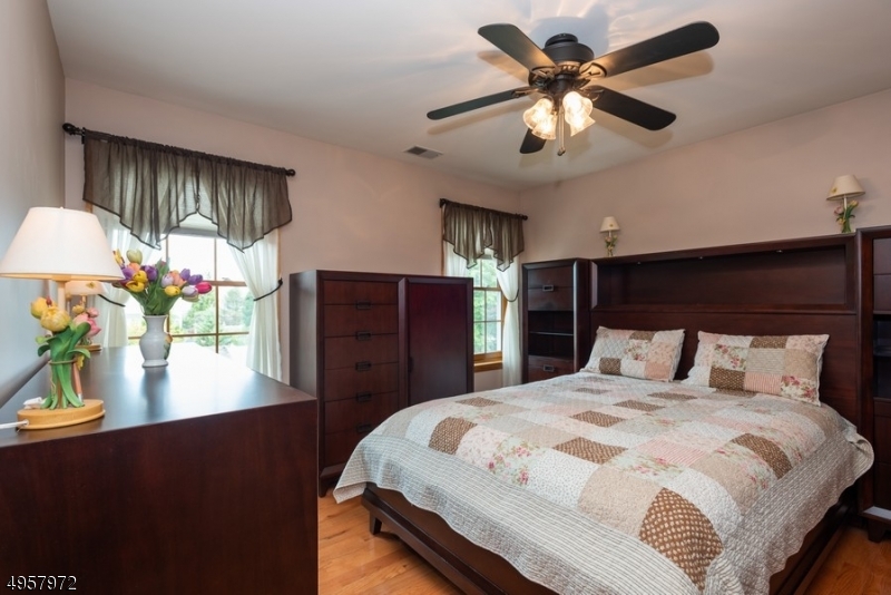 POETS PEAK - Residential