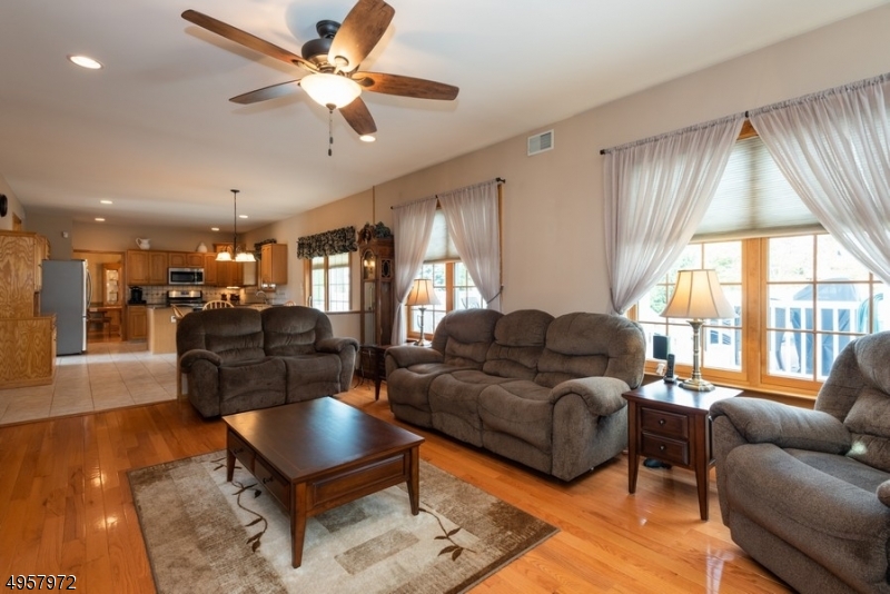 POETS PEAK - Residential