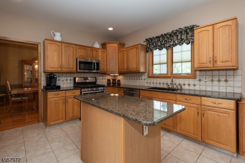 POETS PEAK - Residential