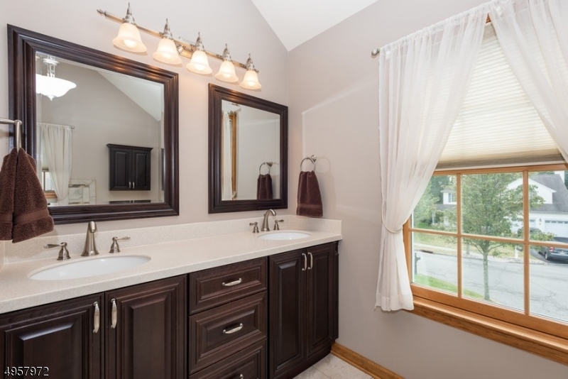 POETS PEAK - Residential