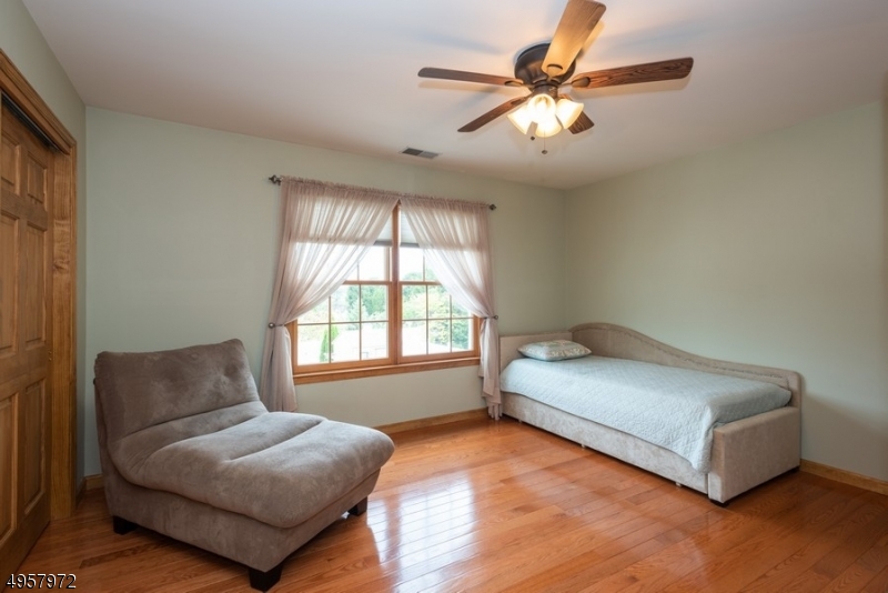 POETS PEAK - Residential