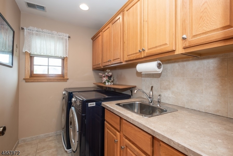 POETS PEAK - Residential