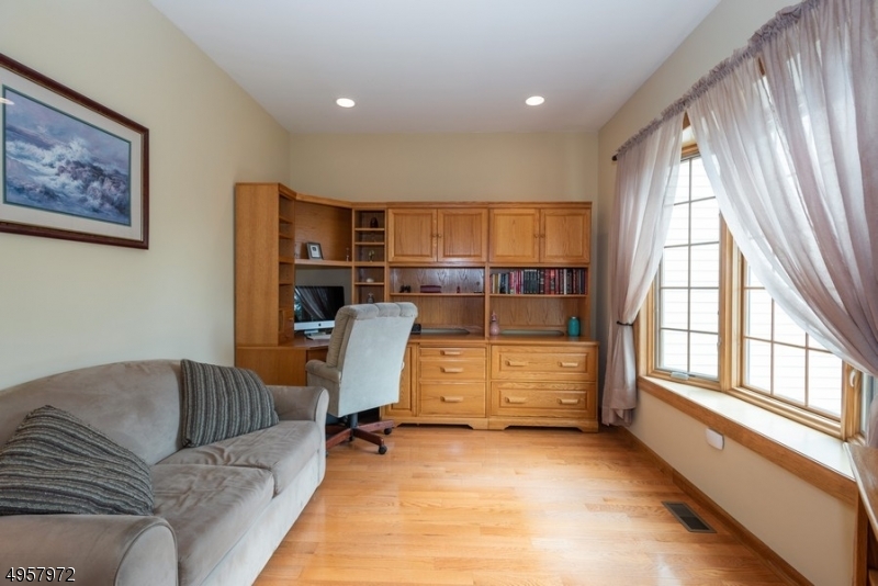 POETS PEAK - Residential