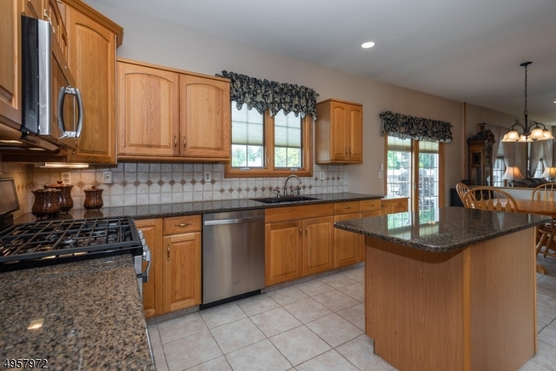 POETS PEAK - Residential