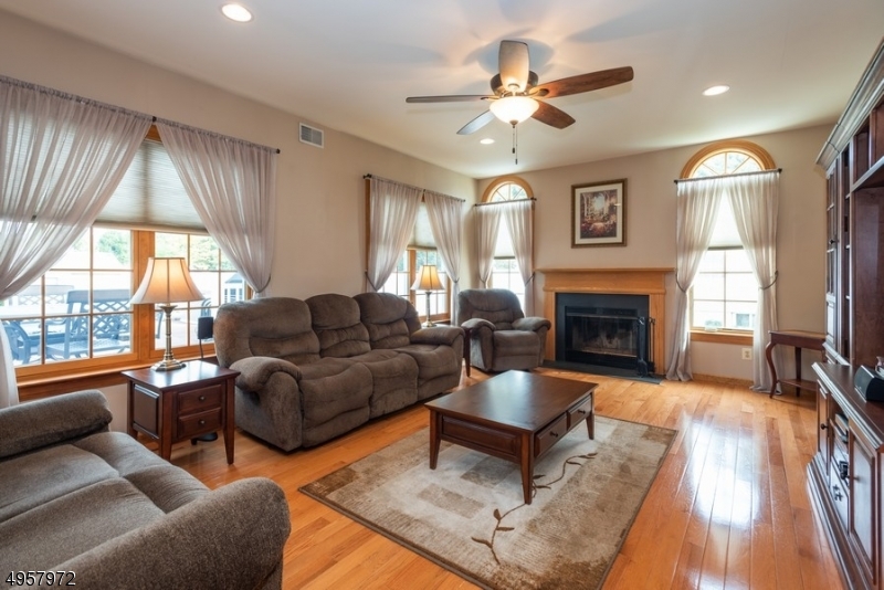 POETS PEAK - Residential