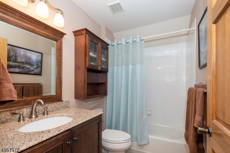 POETS PEAK - Residential