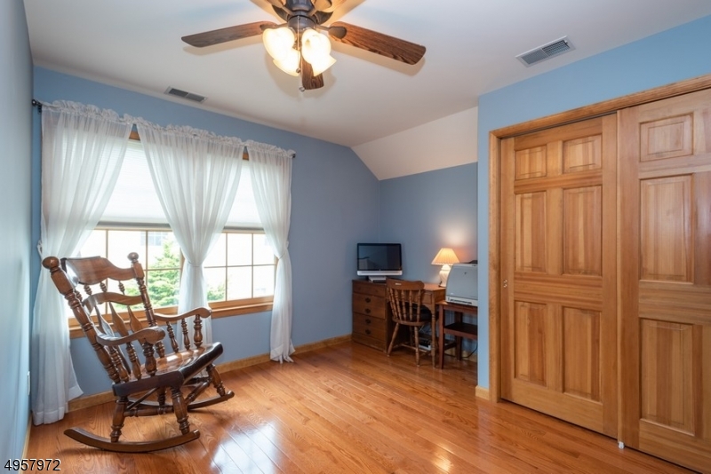 POETS PEAK - Residential