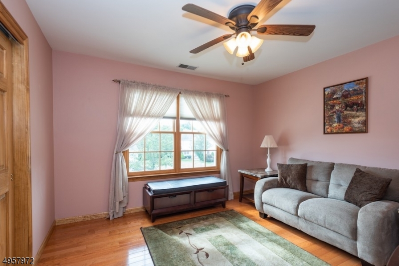 POETS PEAK - Residential