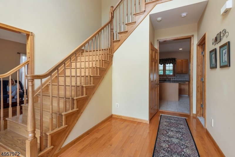 POETS PEAK - Residential