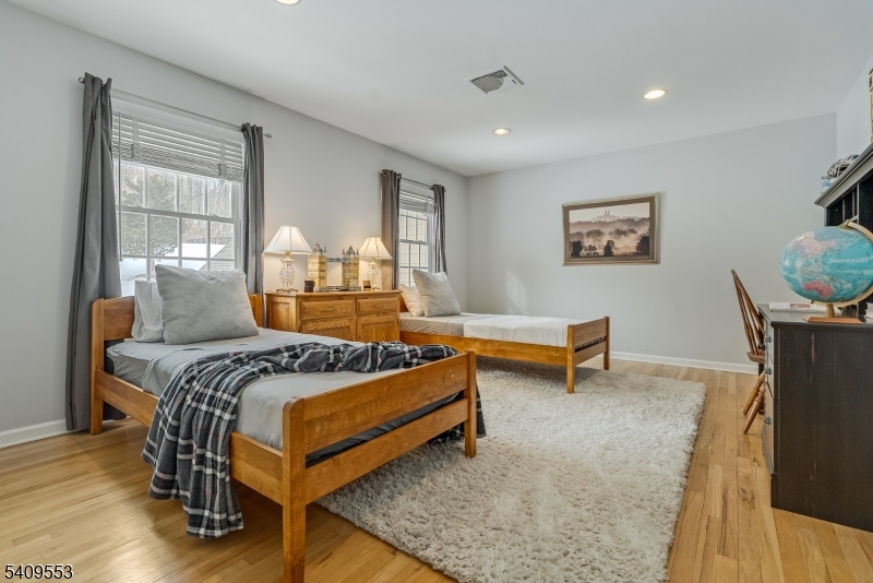 BROOKRACE - Residential