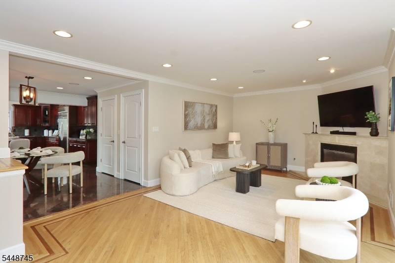 HILLCREST - Residential