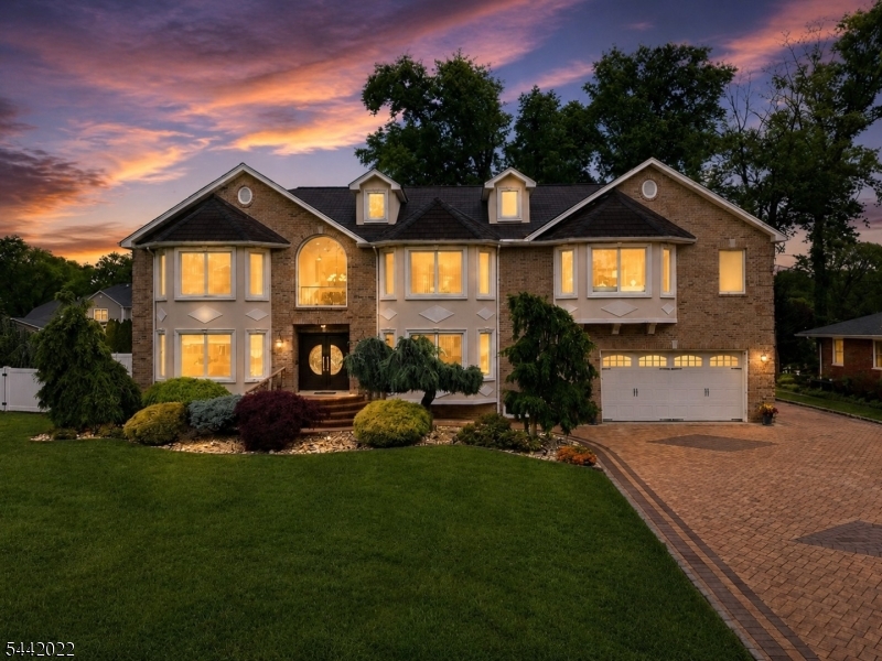 HILLCREST - Residential