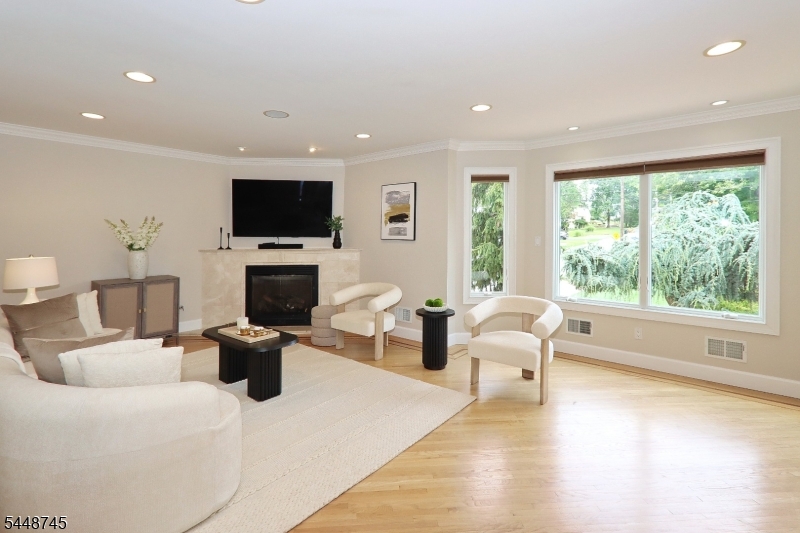 HILLCREST - Residential