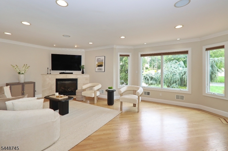 HILLCREST - Residential