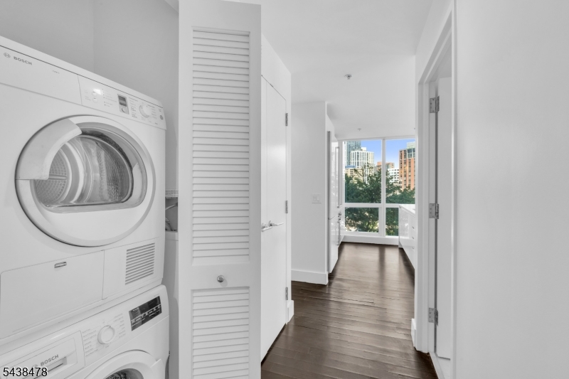 77 Hudson - Residential