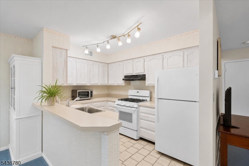 Pointe/Winding Brook Condo - Residential