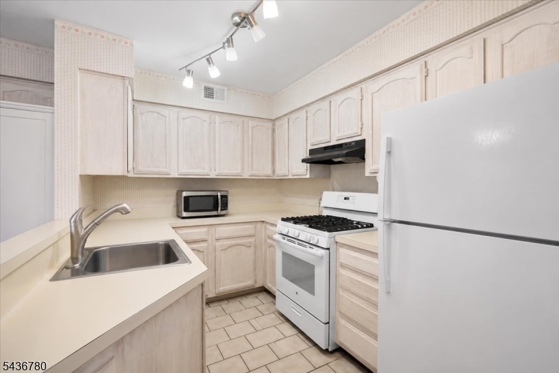 Pointe/Winding Brook Condo - Residential