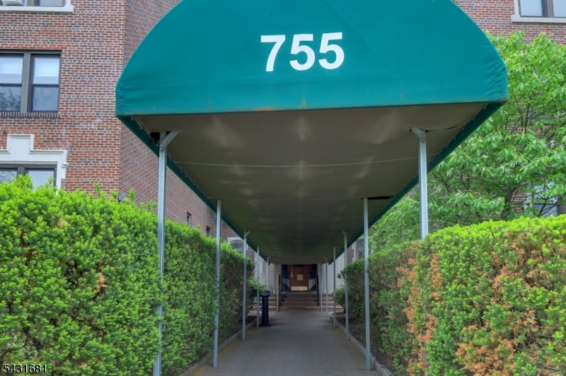 Tudor Arms - Condominium - Residential