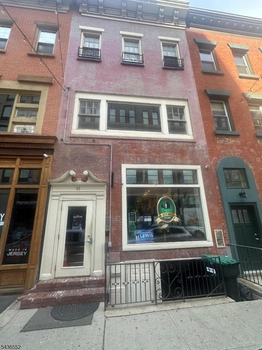 Prime Newark location! Directly across from the Hahne's building and steps from Whole Foods. Easy access to Broad Street and Newark Penn Station for a quick NYC commute. Surrounded by top dining, shopping, and entertainment including NJPAC, Prudential Center, and Red Bull Arena. Enjoy the convenience of city living with everything at your doorstep.