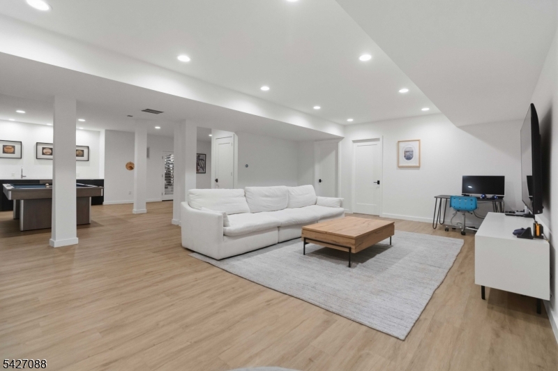 Rolling Hill - Residential