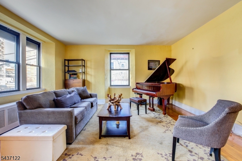 Mount Prospect Manor - Residential