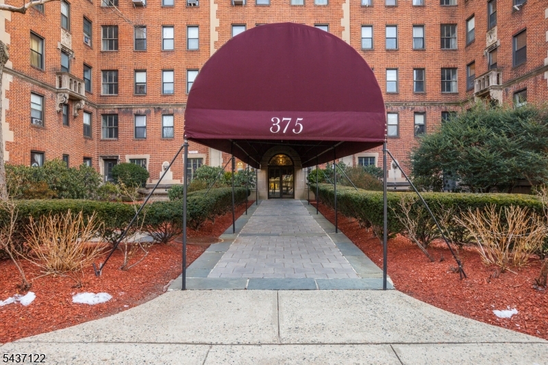 Mount Prospect Manor - Residential
