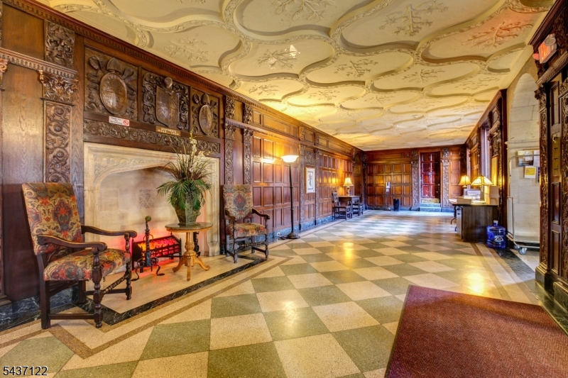 Mount Prospect Manor - Residential