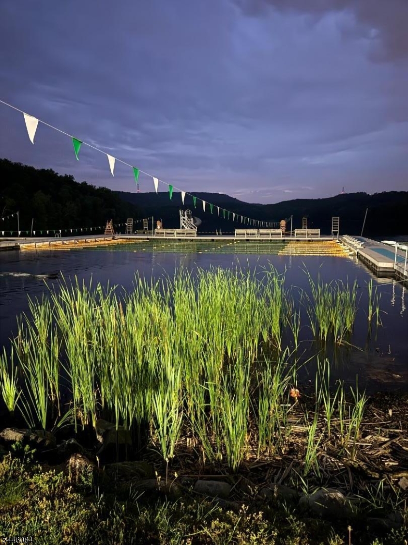 Lake Valhalla - Land