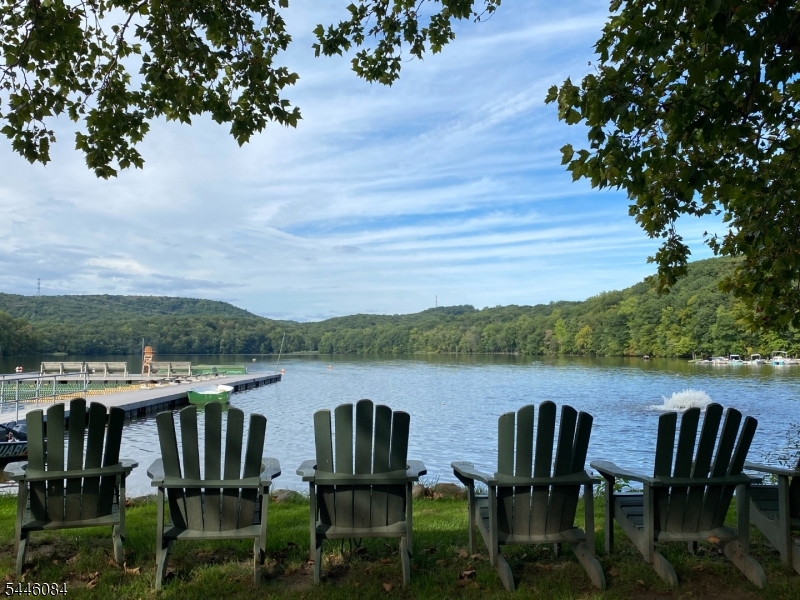 Lake Valhalla - Land